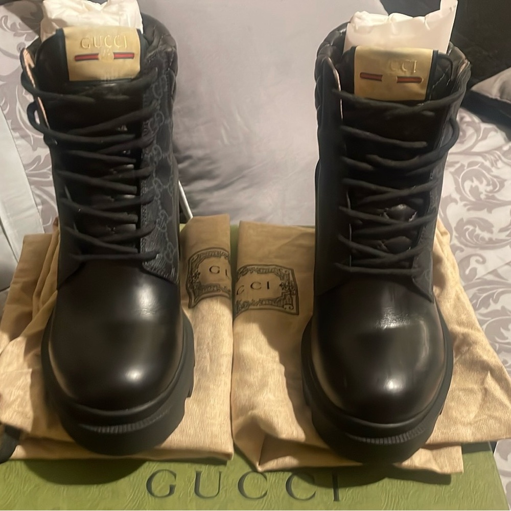GUCCI supreme ankle boots black with a chunky heel and smooth leather almond toe